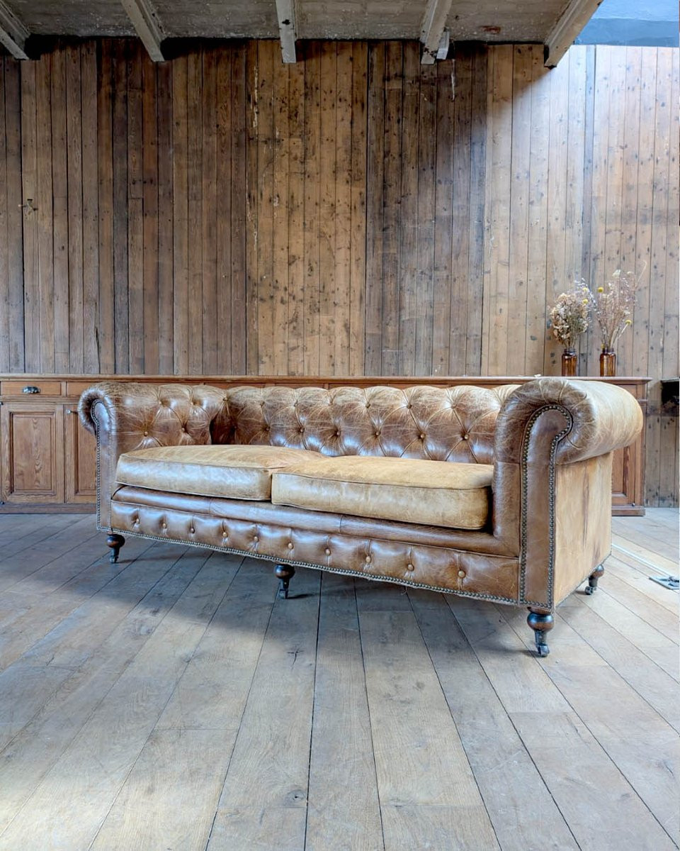 Brown Leather Chesterfield Sofa-photo-3