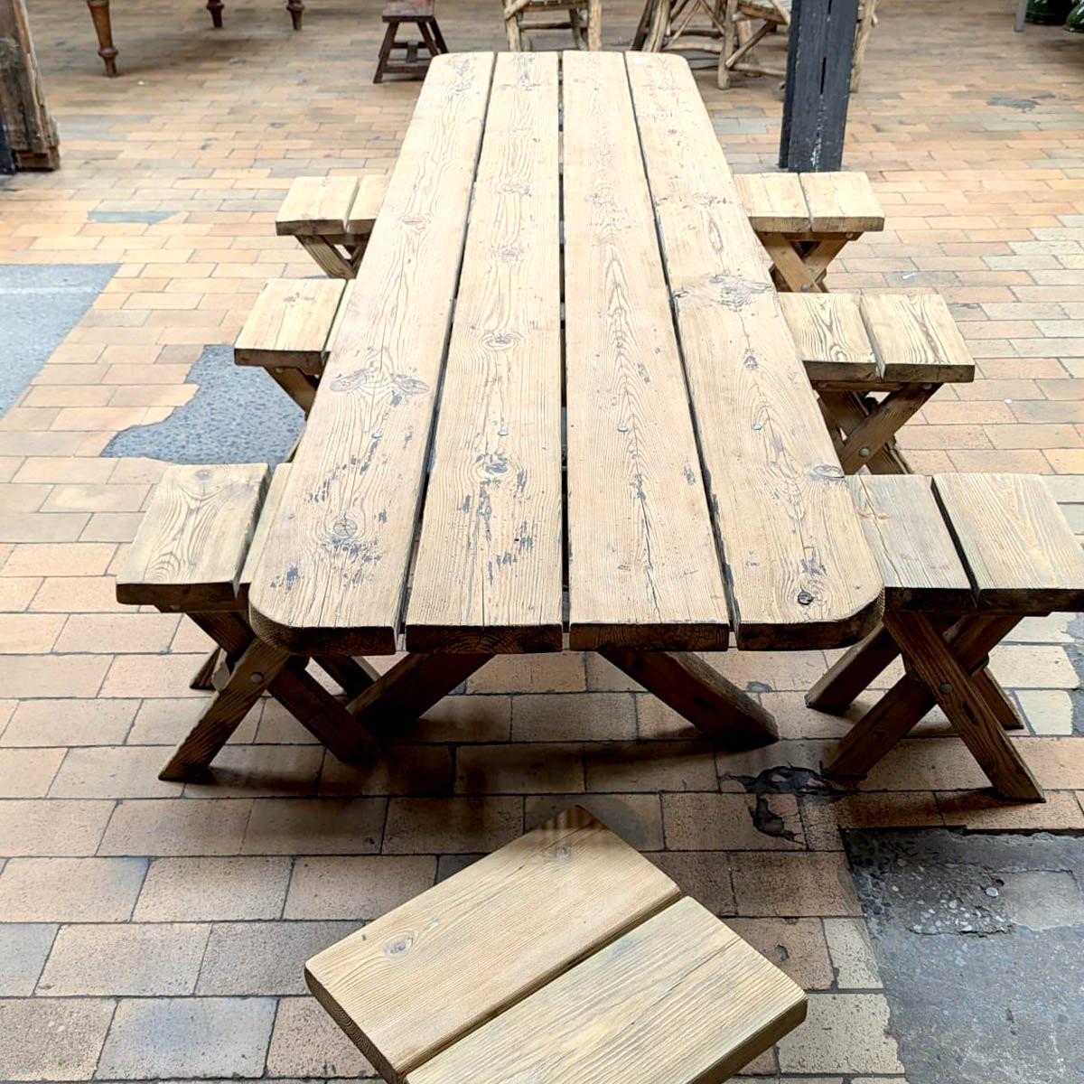 Fir Farmhouse Table With 7 Stools-photo-2