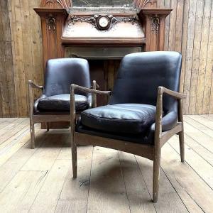 Paire De Fauteuils En Cuir Style Scandinave