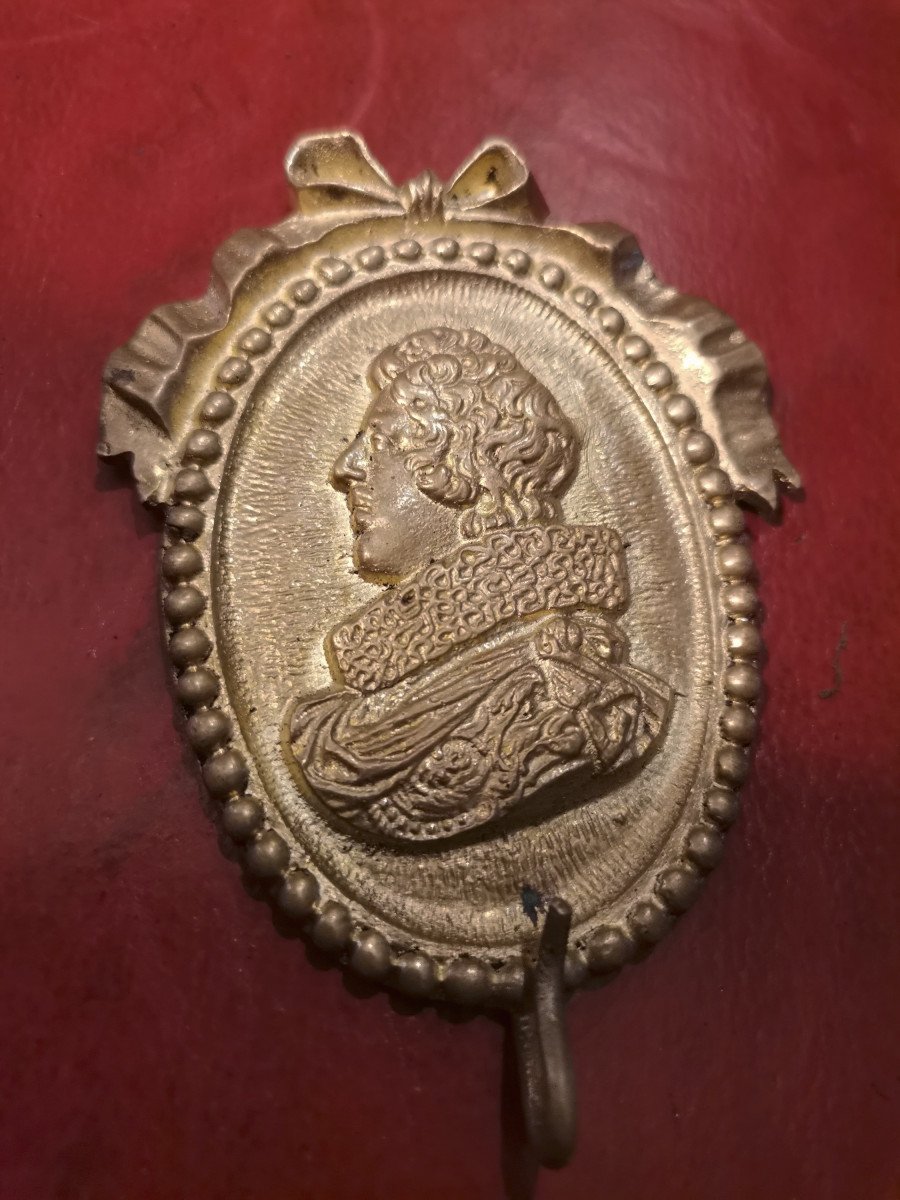 Médaillon Porte Miniature Au Profil De Louis XIII Jeune époque XIXème