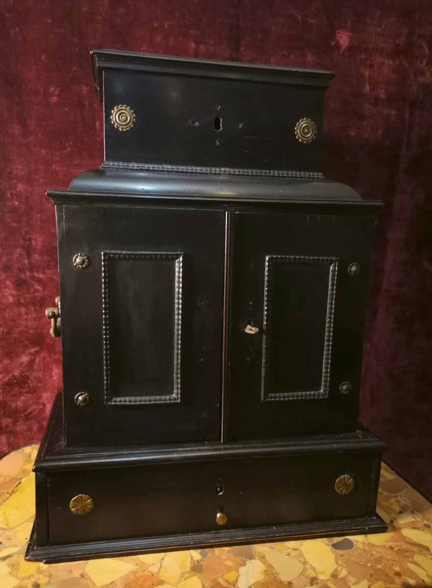 Small Italian Blackened Wood Cabinet From The 17th Century-photo-4