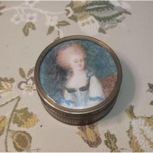 Boîte Pilulier Portrait Miniature d'une élégante époque fin XVIIIème