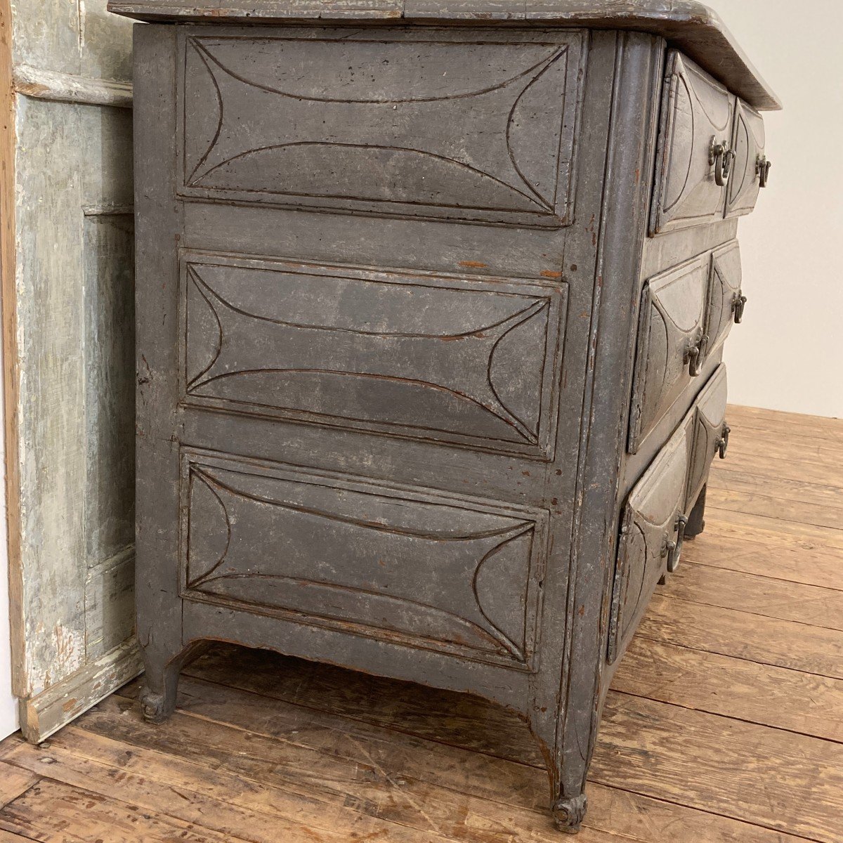 Louis XIV Painted Commode-photo-6