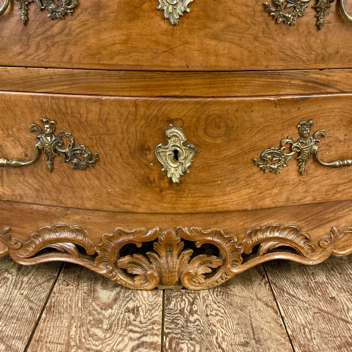 Louis XV Curved Commode In Walnut-photo-2