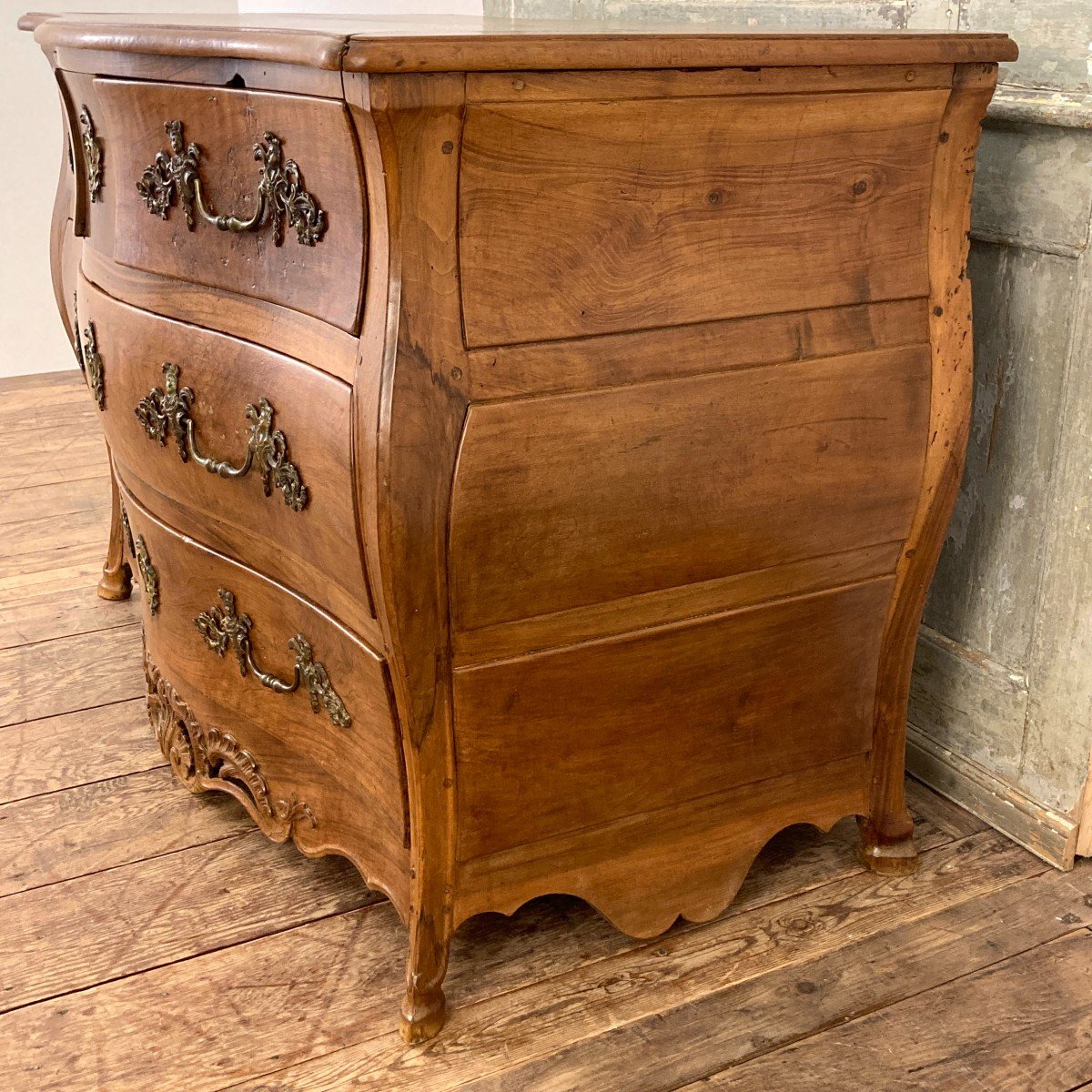 Louis XV Curved Commode In Walnut-photo-3