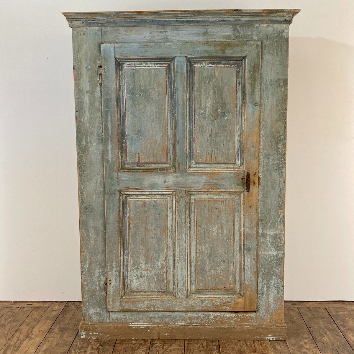 Small 18th Century Alsatian Wardrobe-photo-2