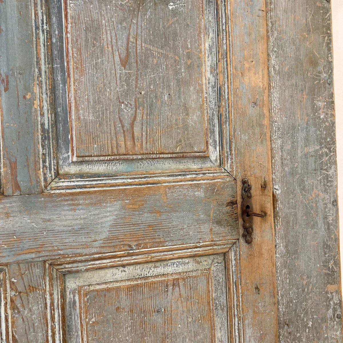 Small 18th Century Alsatian Wardrobe-photo-1