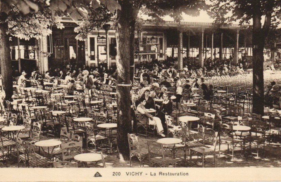 Chaise XIX Du Restaurant "la Restauration" à Vichy-photo-4