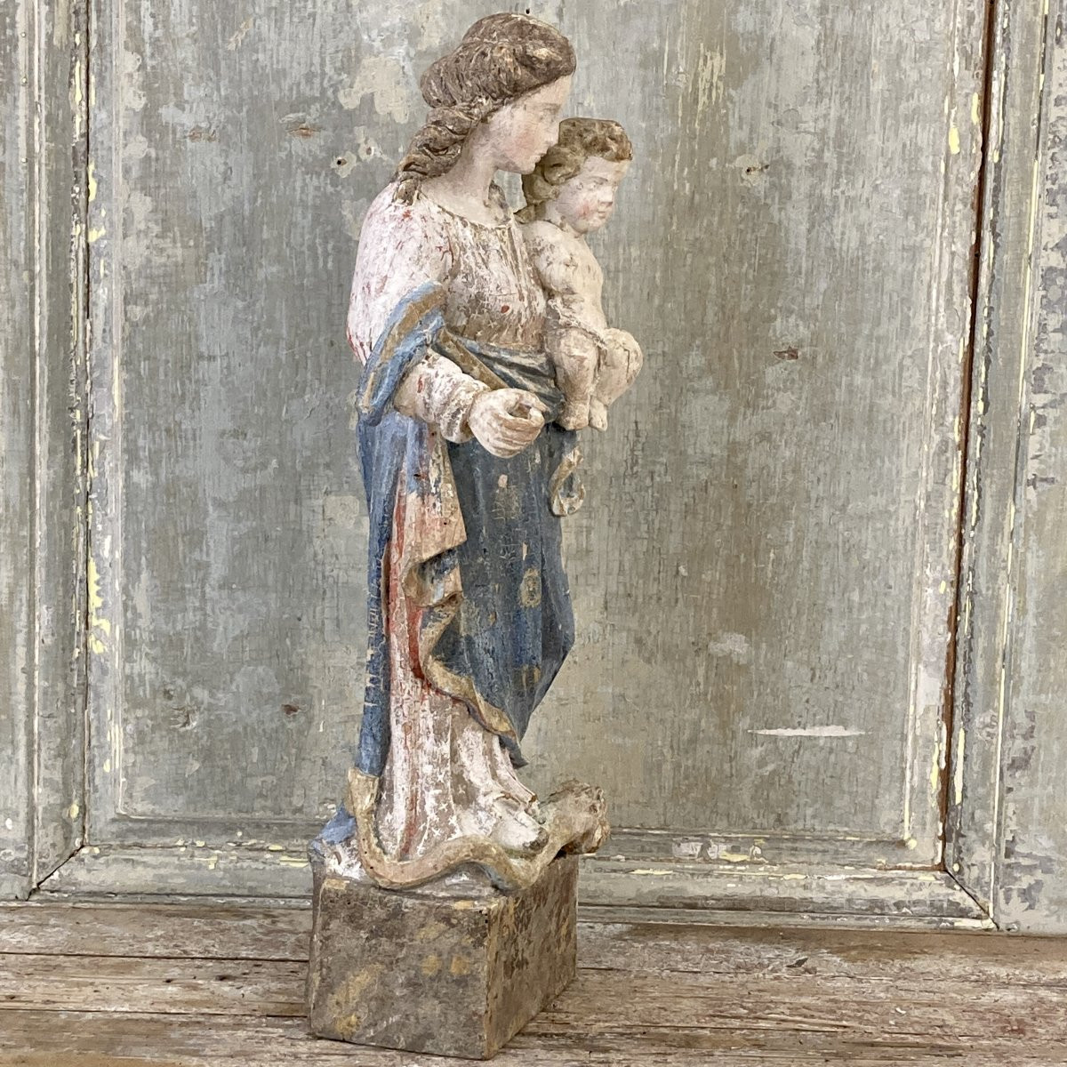 Vierge à l'enfant en bois polychrome XVIII-photo-3