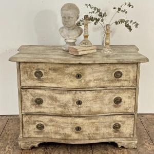 18th Century Curved Chest Of Drawers