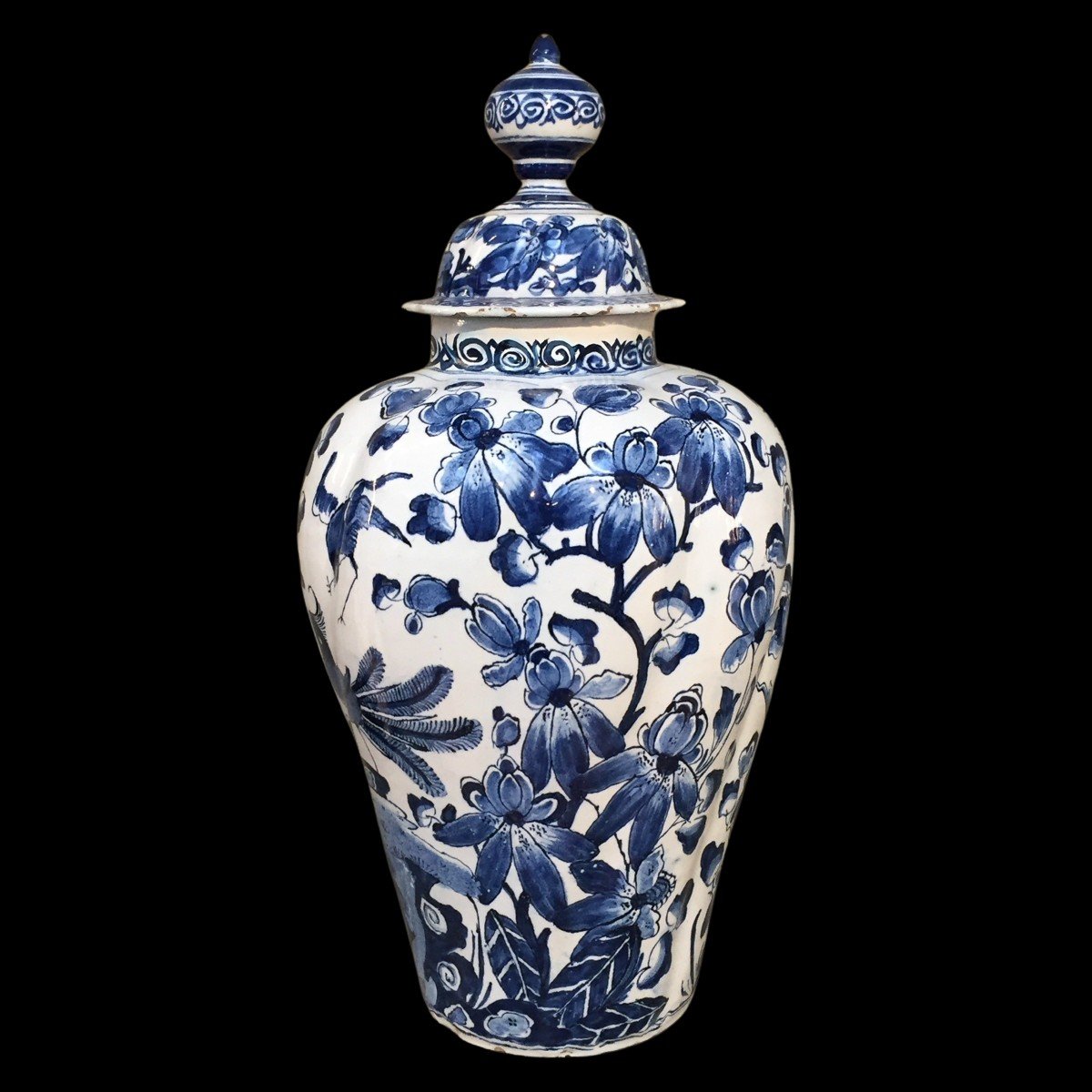 A Delft Blue And White Lidded Vase With Chinoiserie Decor, 18th Century-photo-4