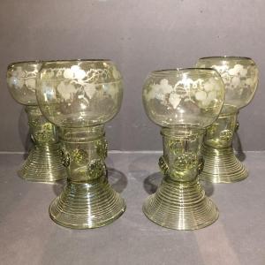 Un Ensemble De Quatre Verres Roemer Allemands, 19ème Siècle