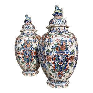 Deux Vases Polychromes De Delft Aux Lions Du XIXe Siècle