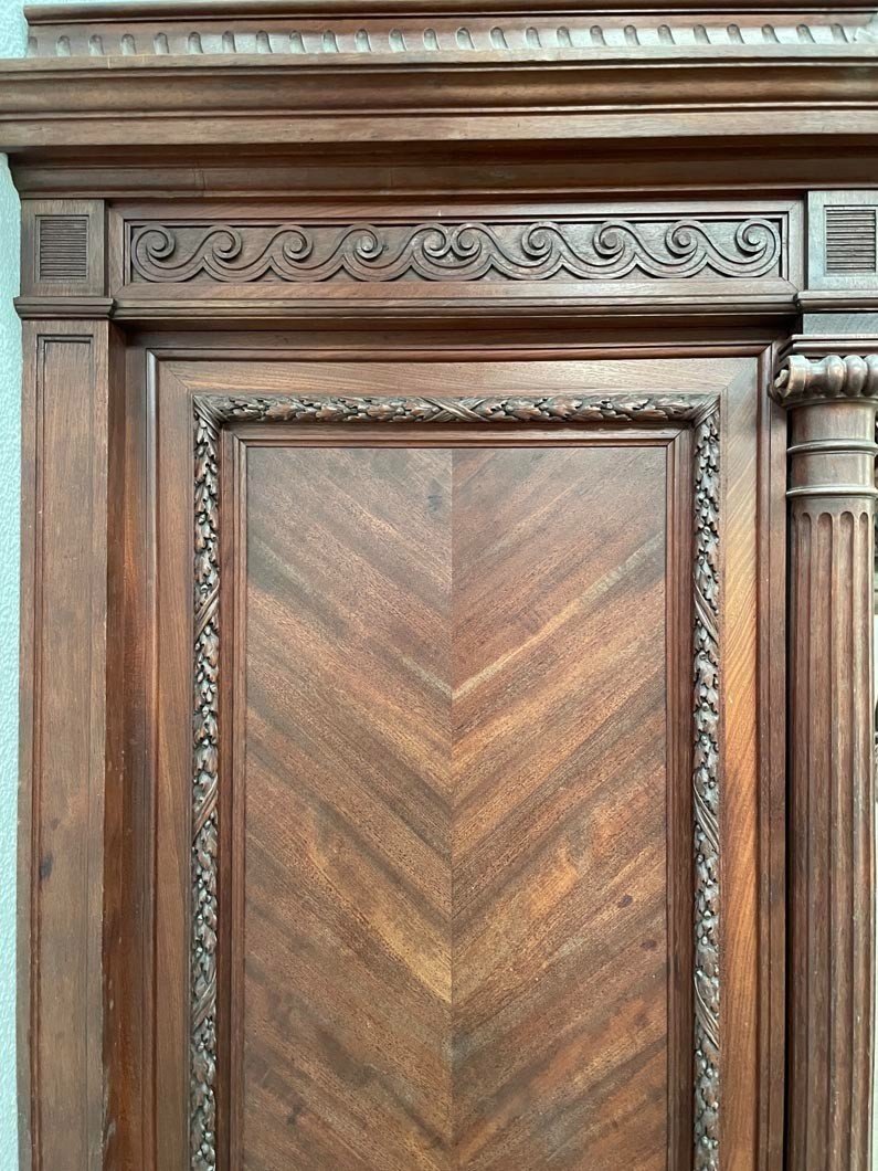 Louis XVI Style Mahogany Showcase With Half Columns-photo-1