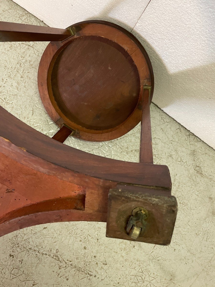 Small Mahogany Pedestal Table-photo-3