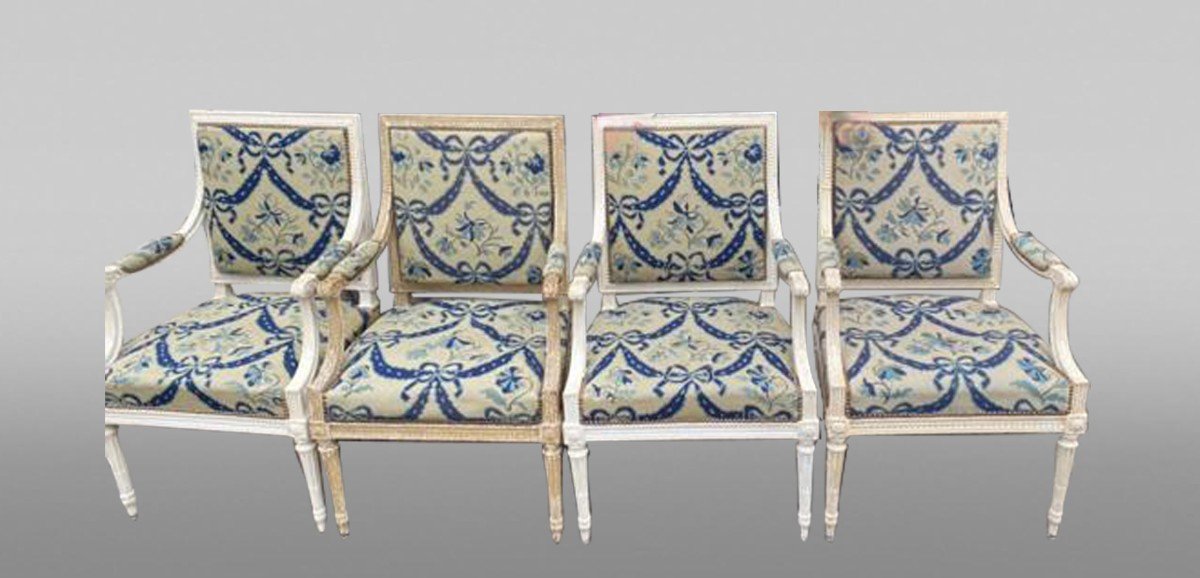 Ensemble De Quatre Fauteuils à La Reine En Bois Sculpté d'époque Louis XVI