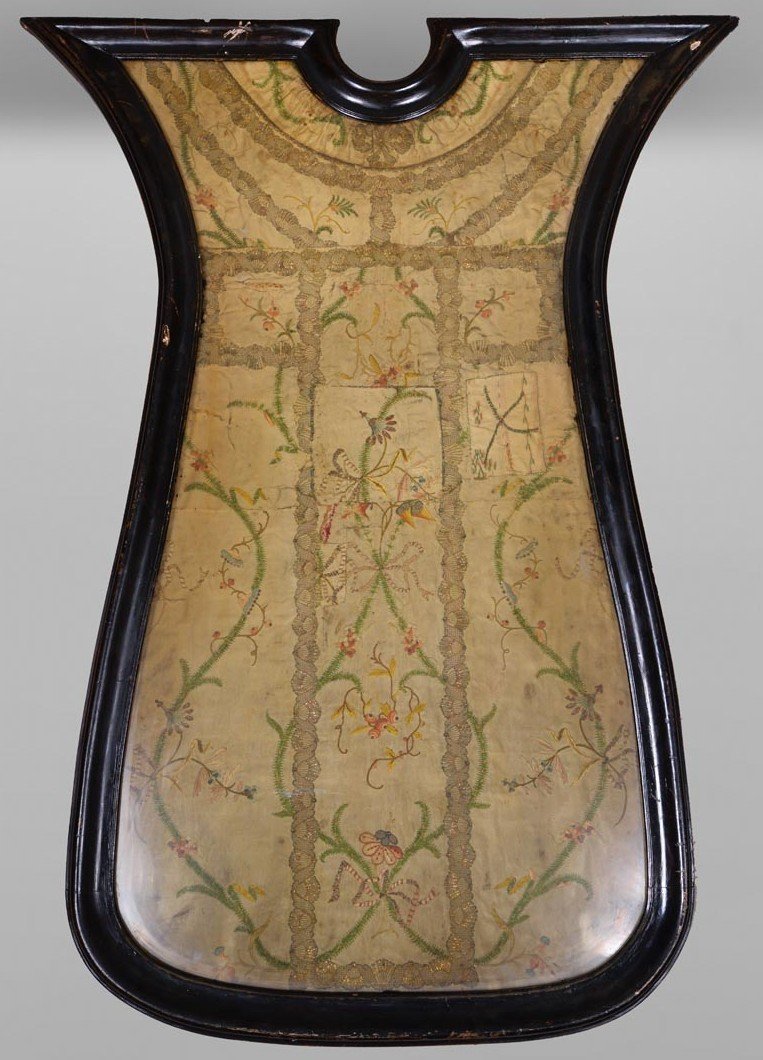 Avant d'une chasuble romaine du XVIIIe siècle encadré