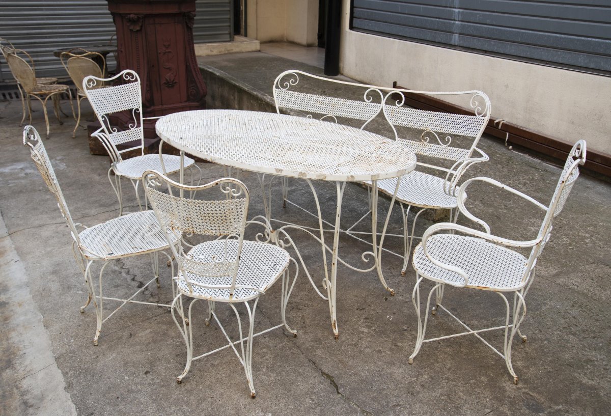 Garden Furniture In White Painted Iron From The Early 20th Century