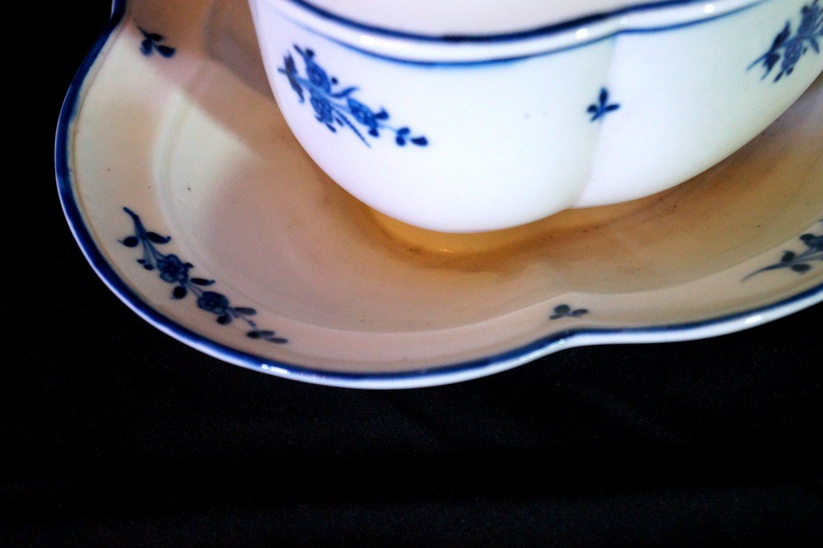 18th Century Arras Porcelain Gravy Boat-photo-3