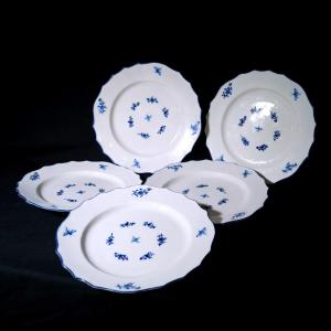Cinq Assiettes En Porcelaine De Tournai XVIIIe