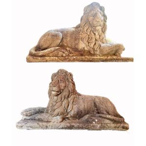 Paires De Lions En Pierre Reconstituée