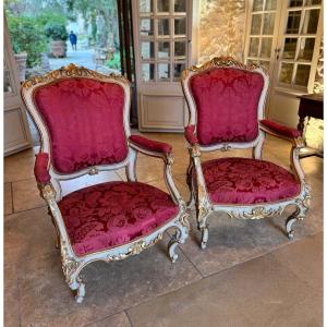 Pair Of Large Ceremonial Armchairs In Carved, Lacquered And Gilded Wood, 18th Century