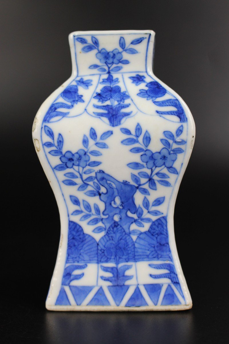 Rare Vase Kangxi style Bleu Et Blanc Dynastie Qing Porcelaine De Chine 19e Siècle