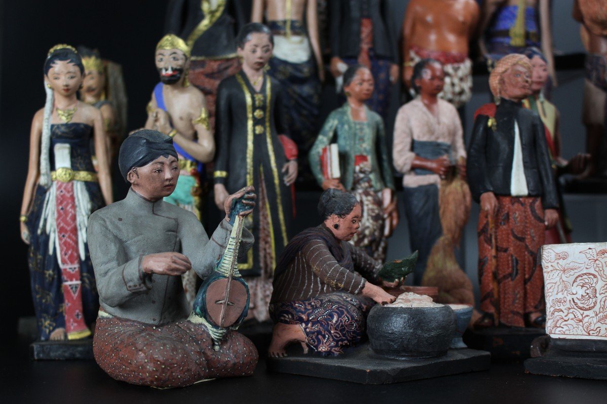 Indonesian Terracotta Miniature Figures 26x Dutch Colonial Era Antique Painted Clay Statues 1920's-photo-3