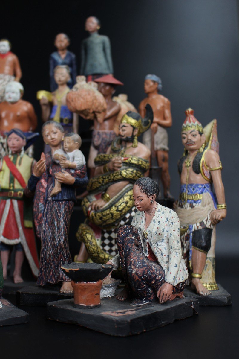 Indonesian Terracotta Miniature Figures 26x Dutch Colonial Era Antique Painted Clay Statues 1920's-photo-1