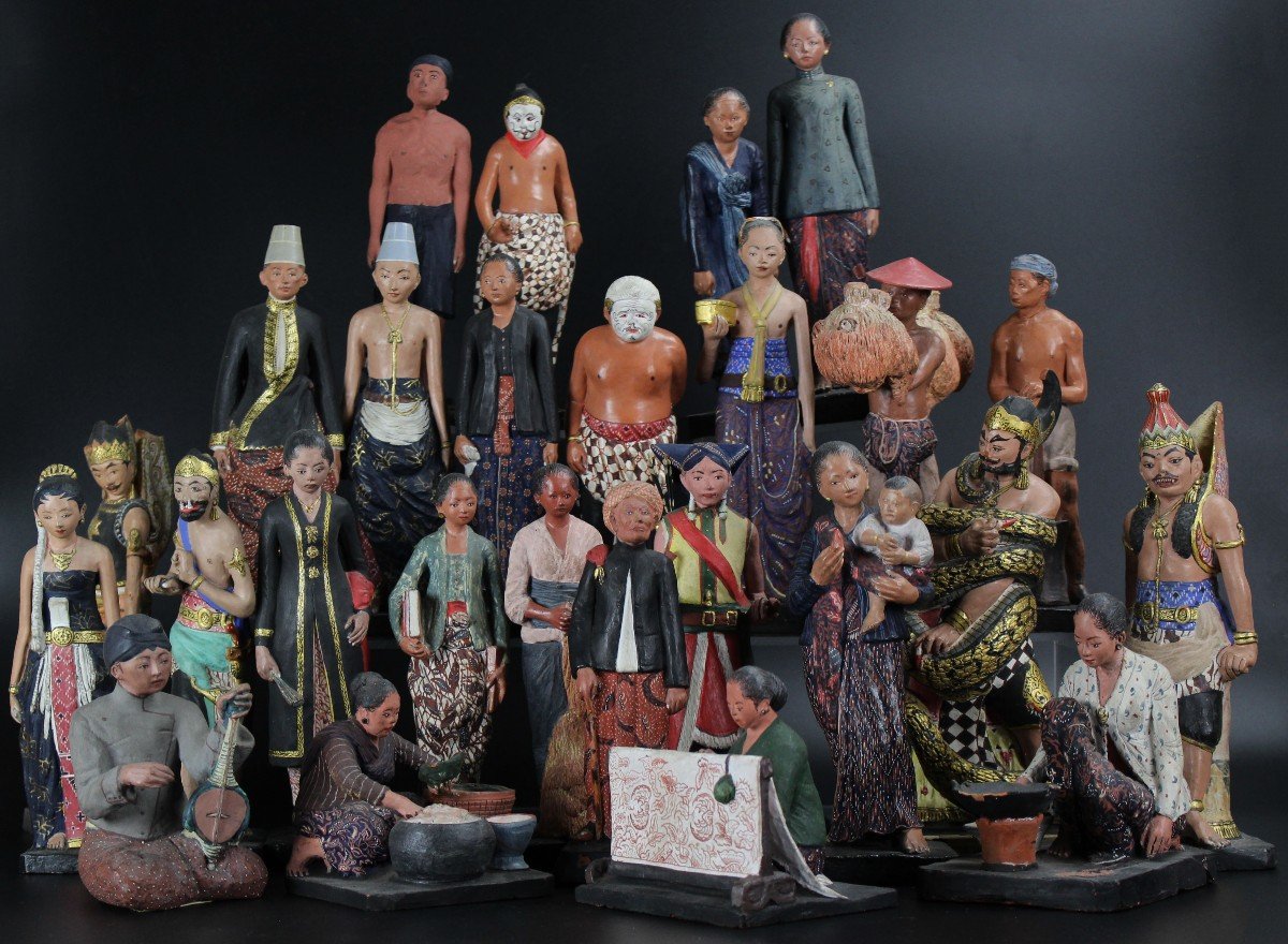 Indonesian Terracotta Miniature Figures 26x Dutch Colonial Era Antique Painted Clay Statues 1920's