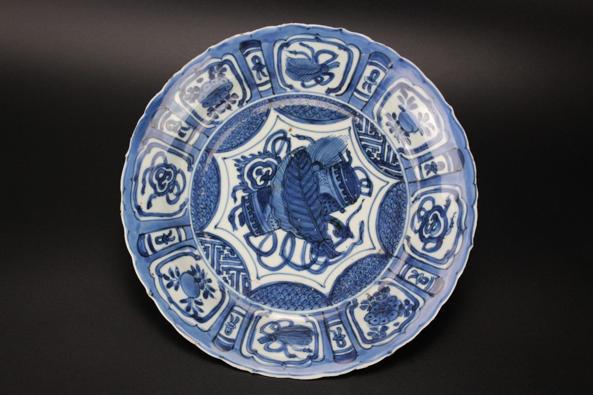 Assiette En Porcelaine Chinoise Wanli Kraak Bleu Et Blanc Dynastie Ming Antique 17ème Siècle