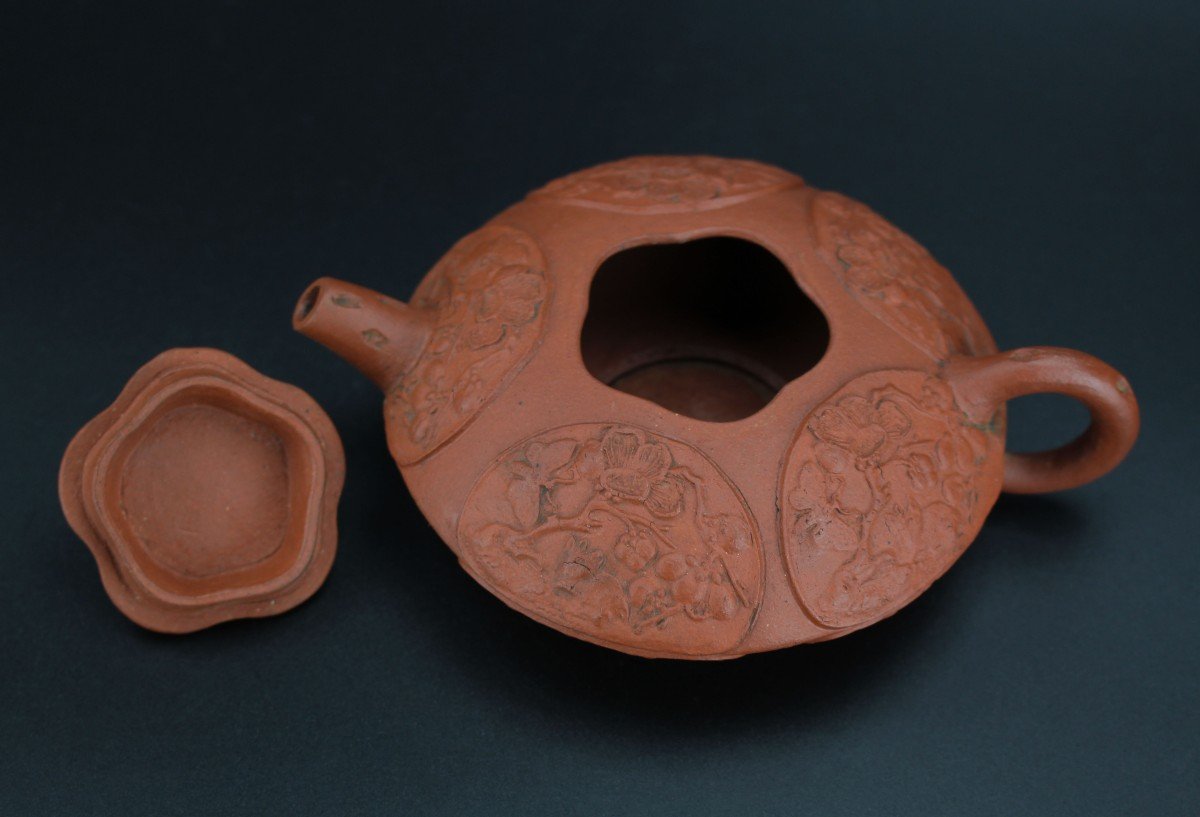 Yixing Teapot Kangxi Chinese Stoneware Qing Dynasty Antique C. 1700 Molded Clay Flattened Pot-photo-4