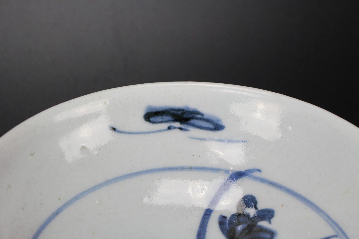 Plat En Porcelaine Japonaise Bleu Et Blanc Shoki Imari Période Edo Antique XVIIe Siècle -photo-5