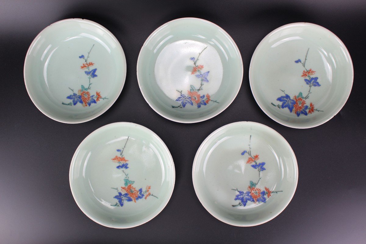 Japanese Porcelain Kakiemon Dishes 5x Edo Period 17th Century / 18th Century Celadon Bowls