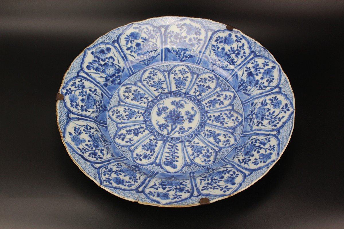 Grand Plat Bleu Et Blanc Porcelaine Chinoise Kangxi 38,8 Cm Dynastie Qing 18e Siècle Assiette-photo-2