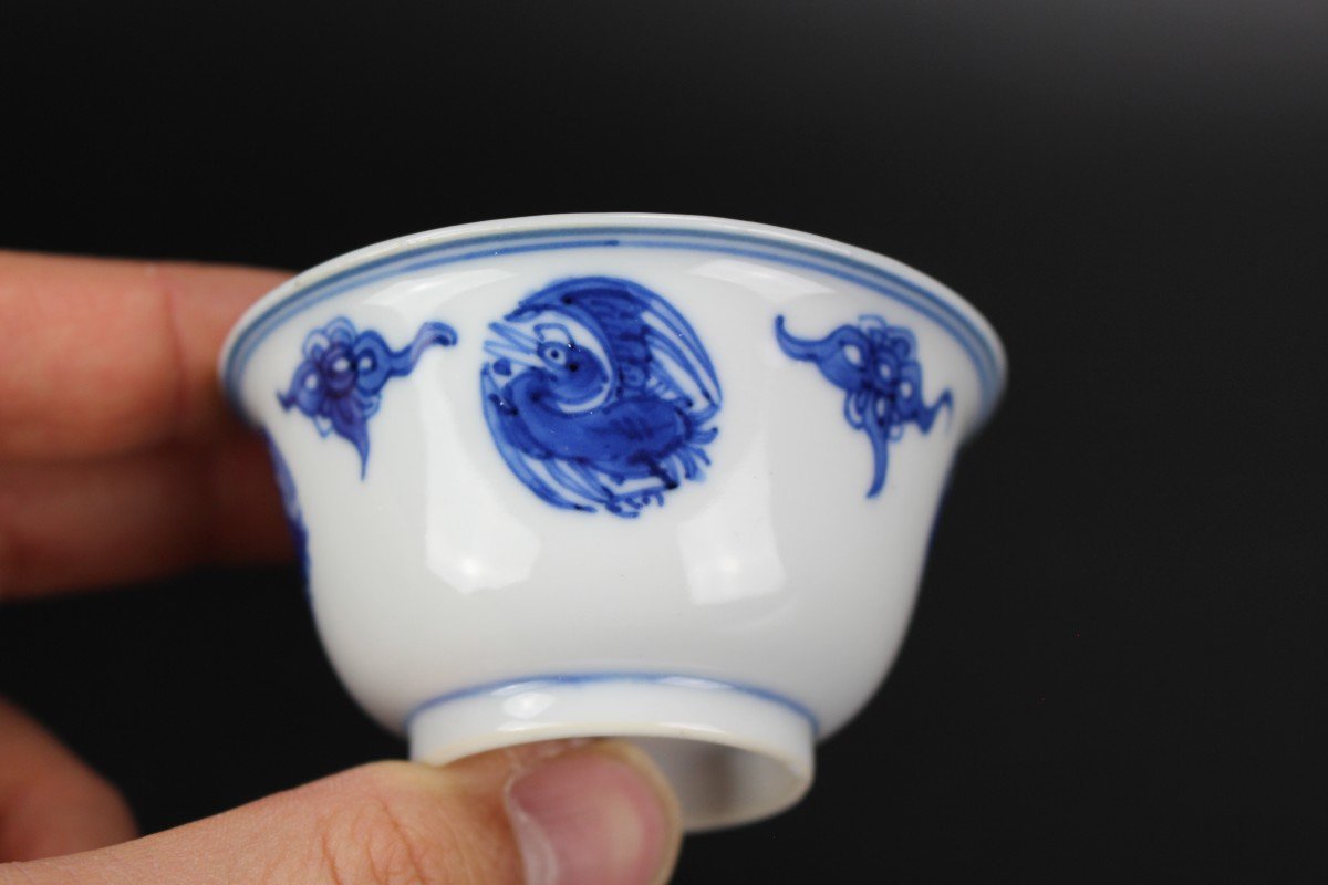 Tasse Et Soucoupes En Porcelaine Chinoise Bleu Et Blanc Yongzheng Du XVIIIe Siècle -photo-1