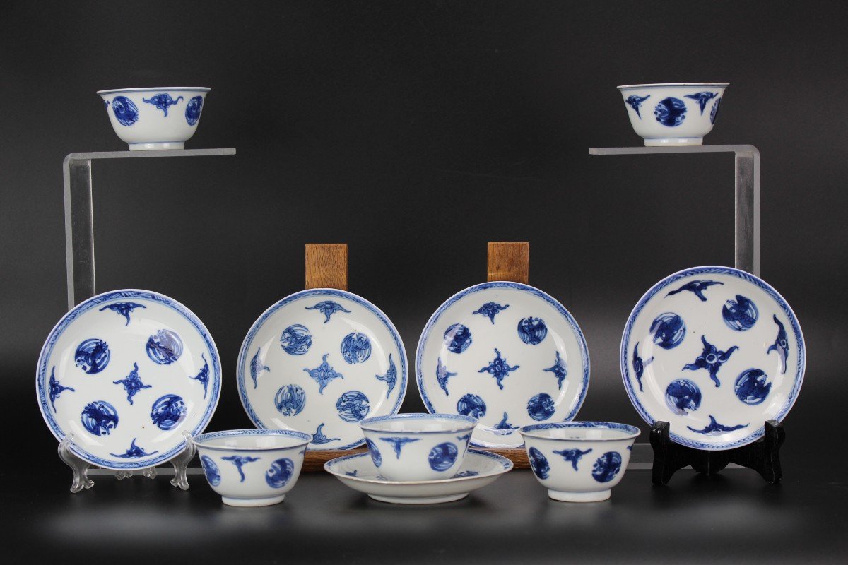 Tasse Et Soucoupes En Porcelaine Chinoise Bleu Et Blanc Yongzheng Du XVIIIe Siècle 