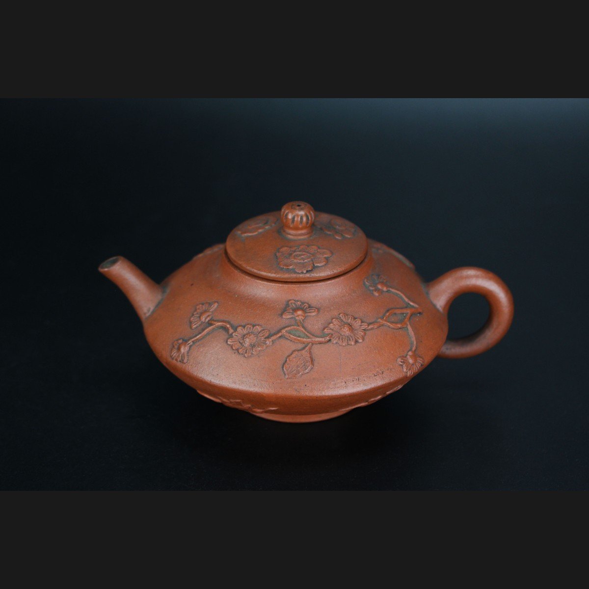 Kangxi Chinese Yixing Teapot Kangxi C. 1675-1725 Qing Dynasty Stoneware 17th / 18 Century