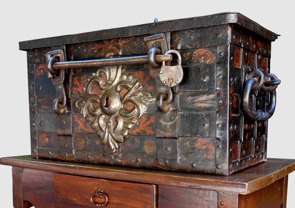 Polychromed Nuremberg Chest With Its Bar, XVII-photo-7