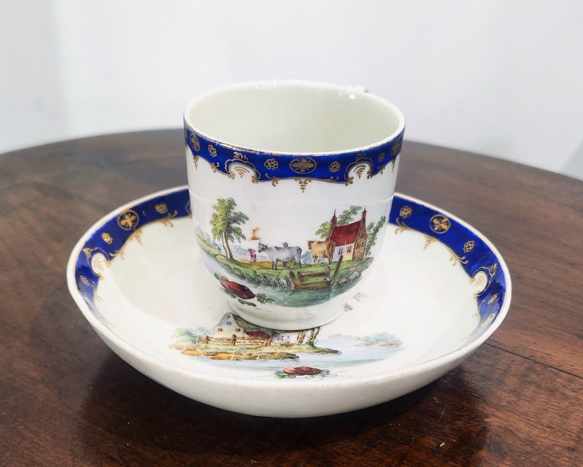 Tasse Antique En Porcelaine Peinte Den Haag