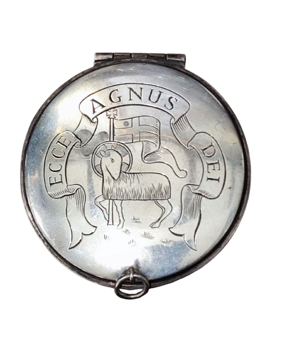 Porte-hostie En Argent Avec Gravure De l'Agnus Dei