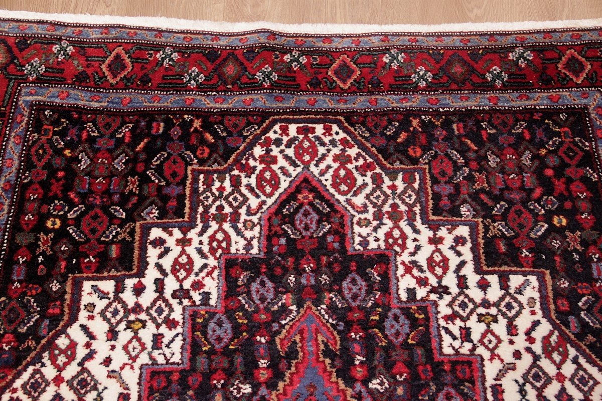 Senneh Iran Rug 147 X 126 Cm-photo-1