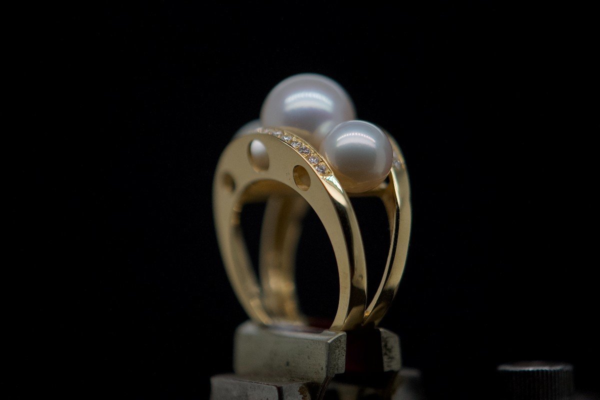 18 Ct Gold Ring Adorned With Pearls And 0.300 Ct Diamonds-photo-4