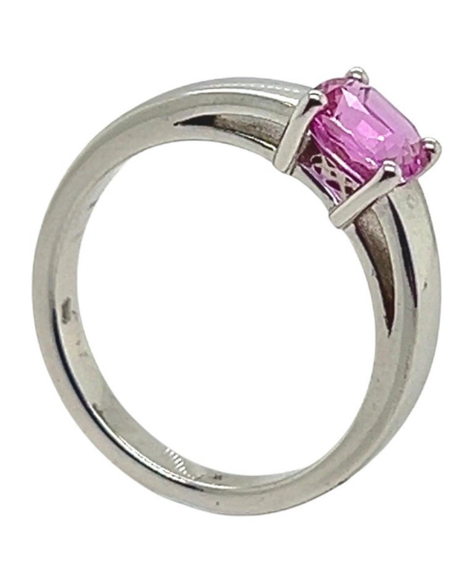 Bague En Or Blanc 18 Carats Ornée d'Un Saphir Rose