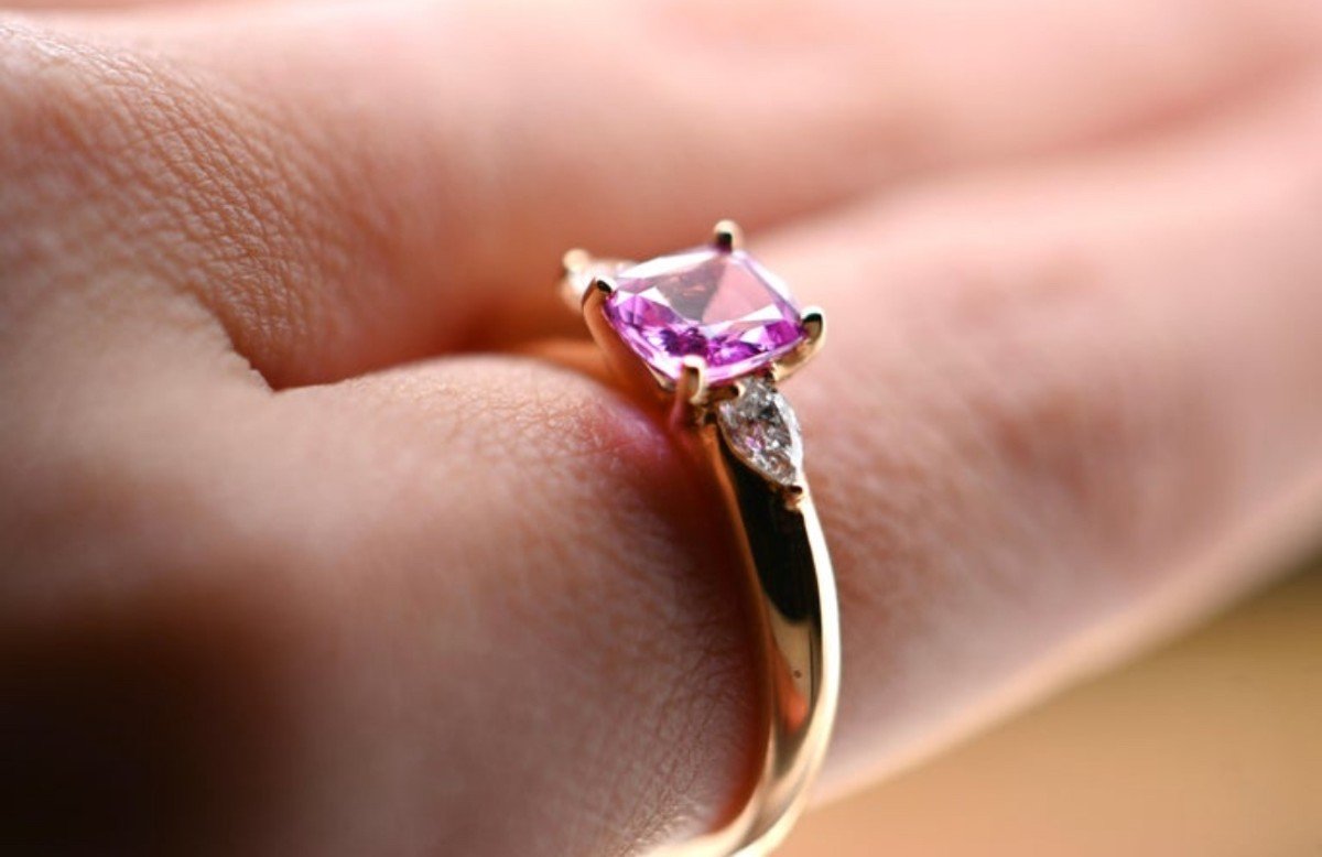 18k Rose Gold Ring With Pink Sapphire And Two Diamonds Totaling 1.07 Carats-photo-2