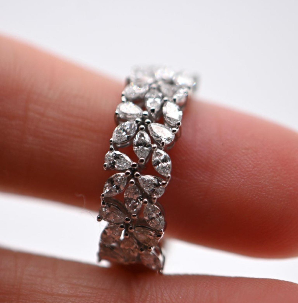 18k White Gold Ring With 1,010 Carat Diamonds-photo-3