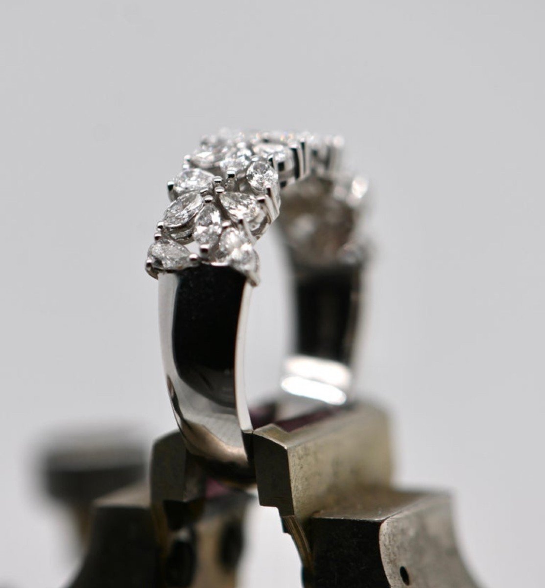 18k White Gold Ring With 1,010 Carat Diamonds-photo-5