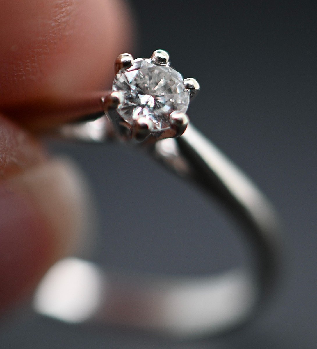 Solitaire In 18 Carat White Gold Adorned With A 0.10 Carat Diamond-photo-1