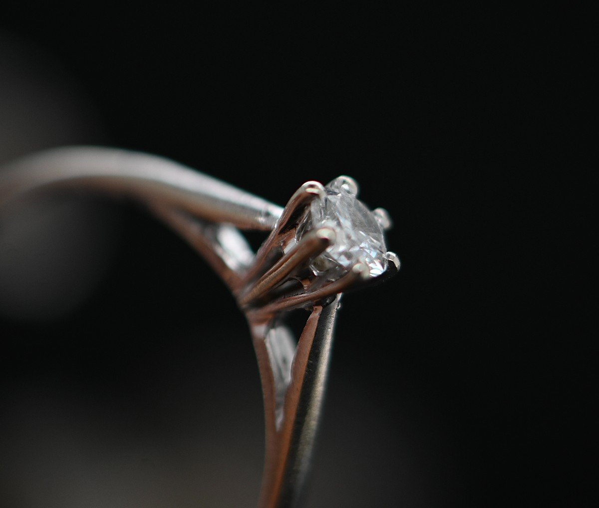 Solitaire In 18 Carat White Gold Adorned With A 0.10 Carat Diamond-photo-3