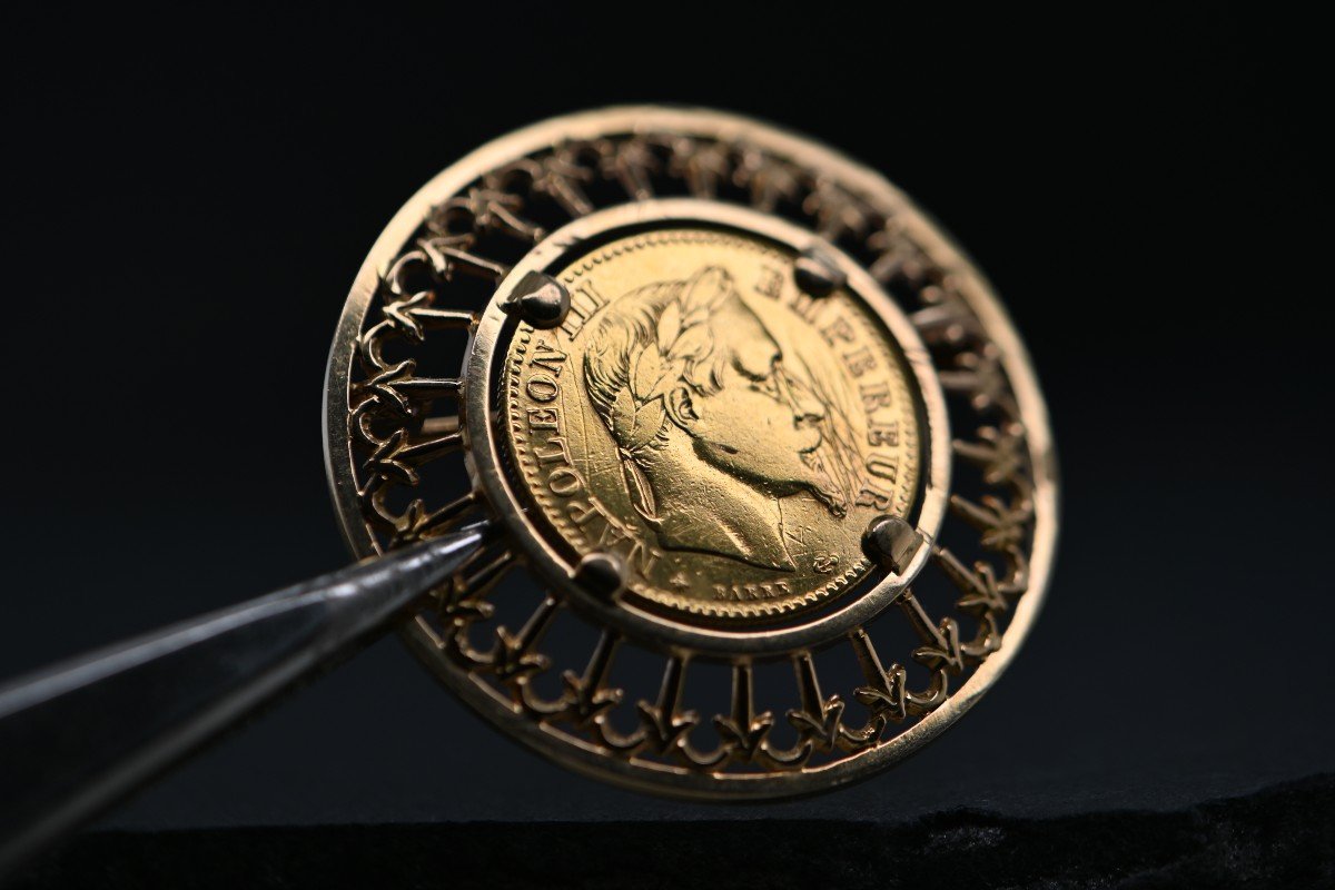 Broche En Or 18 Carats Montée sur Dix Francs Napoléon III-photo-1